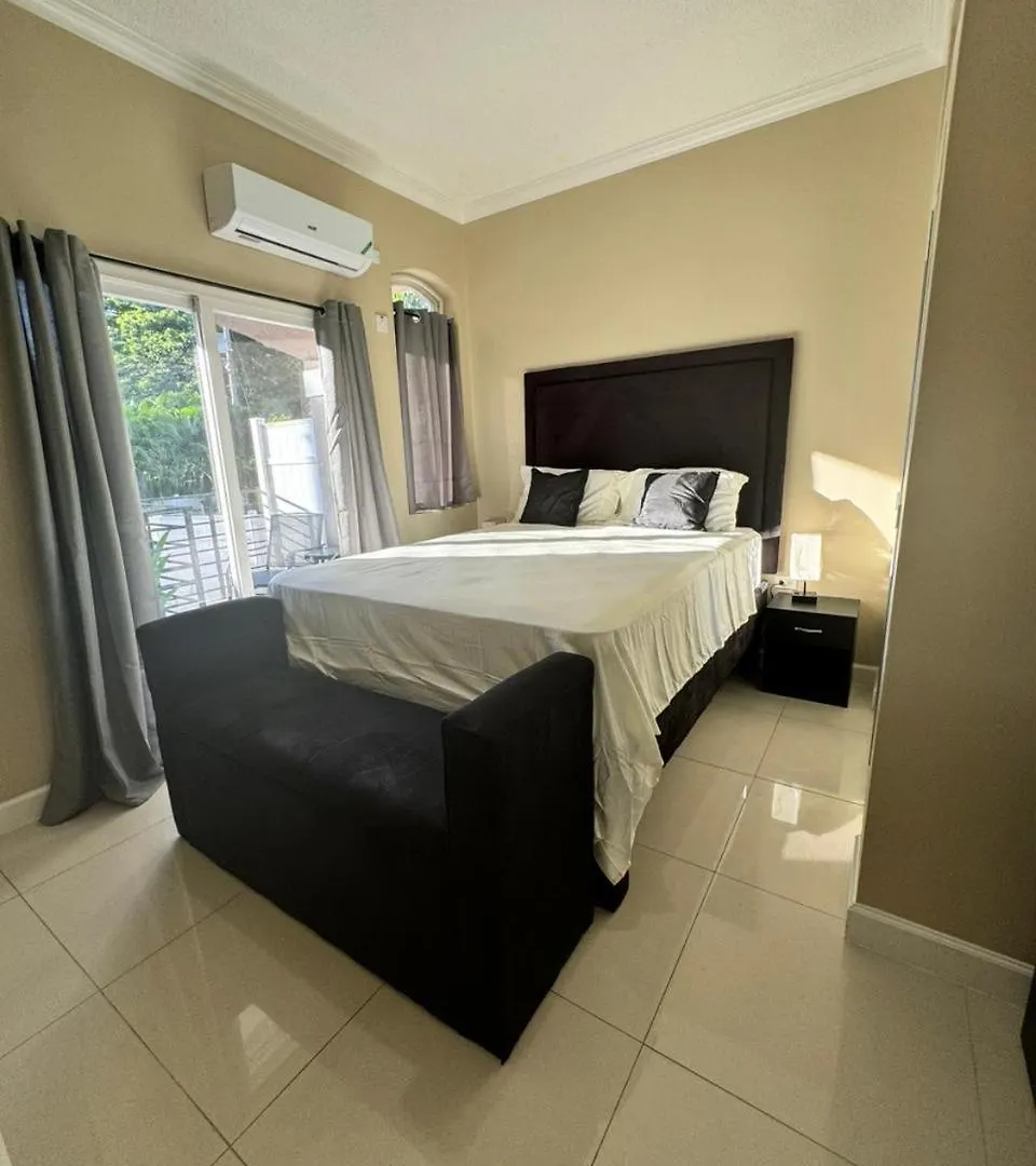 شقة Ramzie'S Place كينغستون